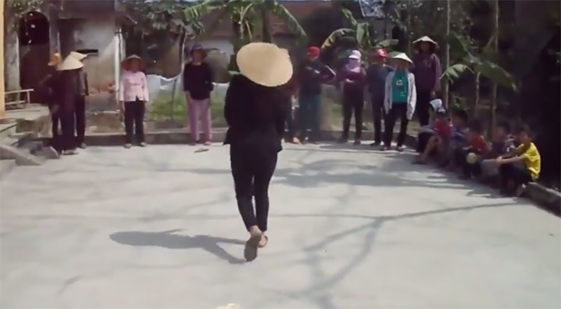 Clip Khi các bà các mẹ ở quê mình đi thi Next Top đang làm mưa làm gió trên MXH vì quá đáng yêu